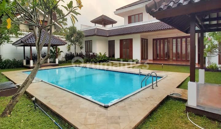 Luxury House in Complex 2 Floors Large Garden in Pejaten