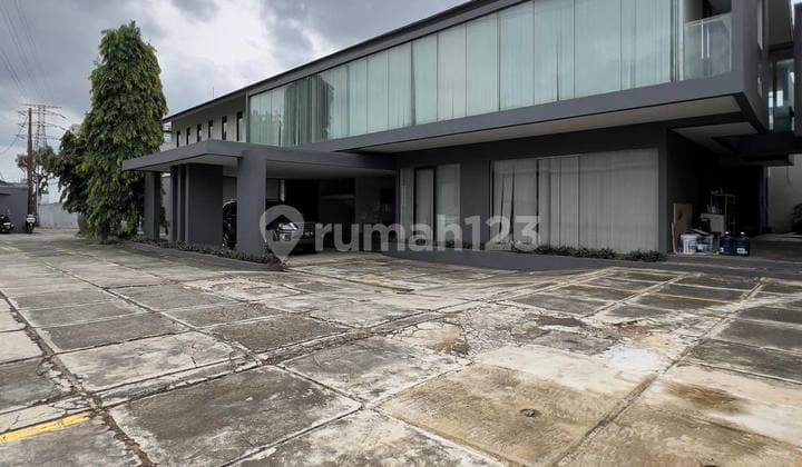 Jarang Ada! Gedung Modern Industrial Mampang Prapatan, 49 M Nego!
