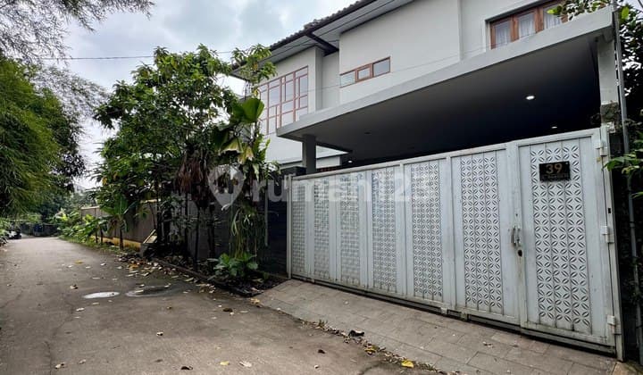 Luxury House Ready to Live In a Strategic Location Complex