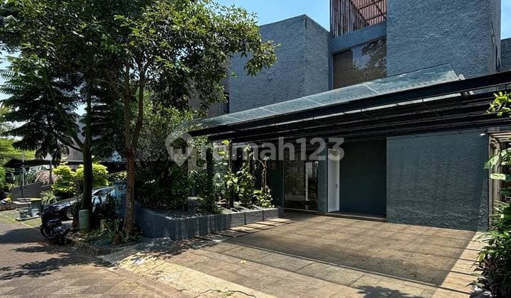 Rumah 2.5 Lantai di R.c Veteran, Jakarta Selatan