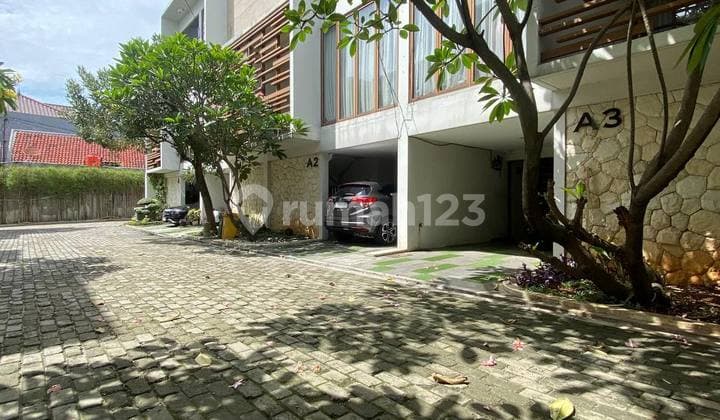 Rumah Modern Minimalist Dalam Townhouse Lokasi Ampera Kemang