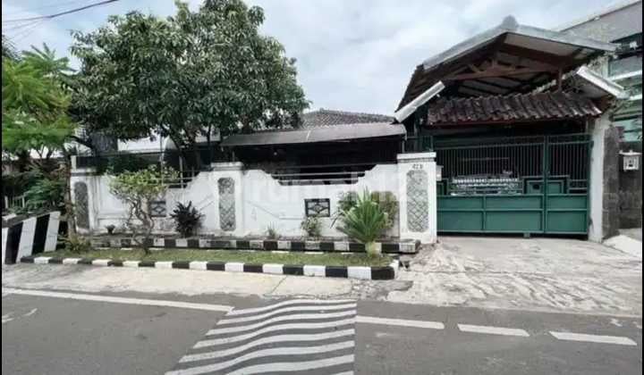 Rumah Lama Dalam Komplek Elite di Cempaka Putih Barat