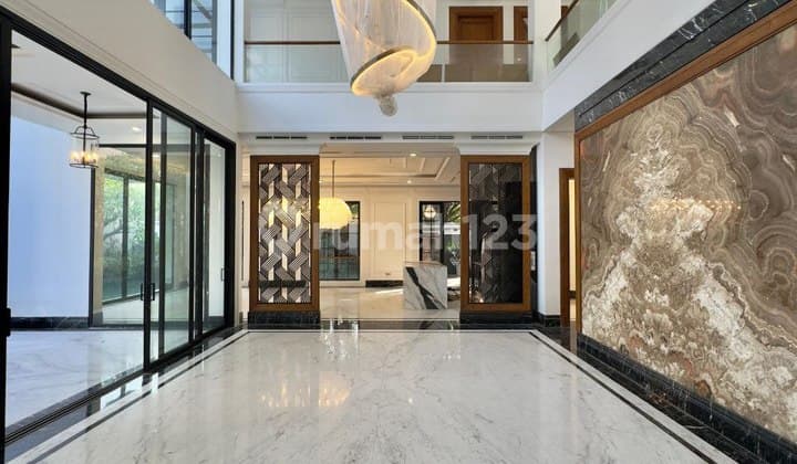 Rumah Mewah 7 Kt di Pondok Indah, Kolam Renang Pribadi, Lift, 70M