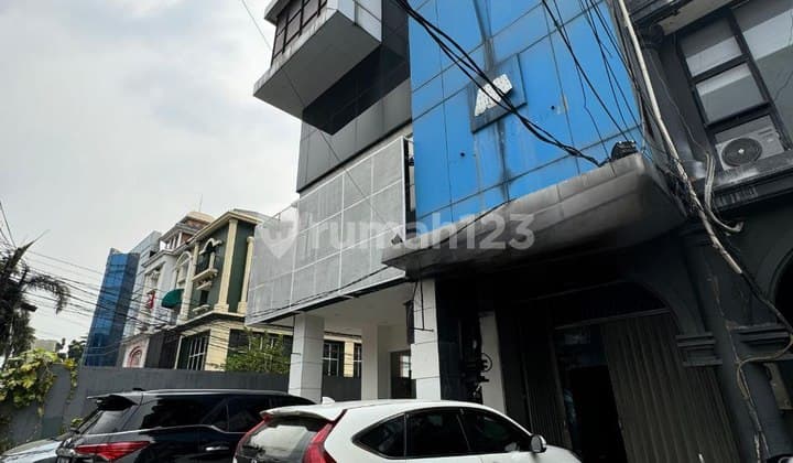 Strategis di Margaguna Raya, Radio Dalam Jakarta Selatan, Lokasi Premium