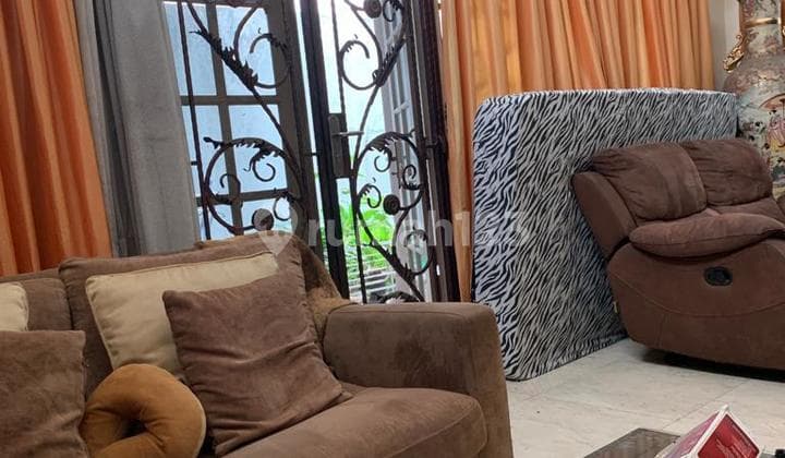 Kota Wisata Boulevard Rumah Mediterania Cozy Terawat, Cibubur