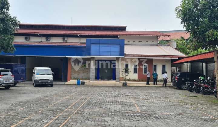 Gudang Siap Pakai di Tengah Kota, Jalan Gajah