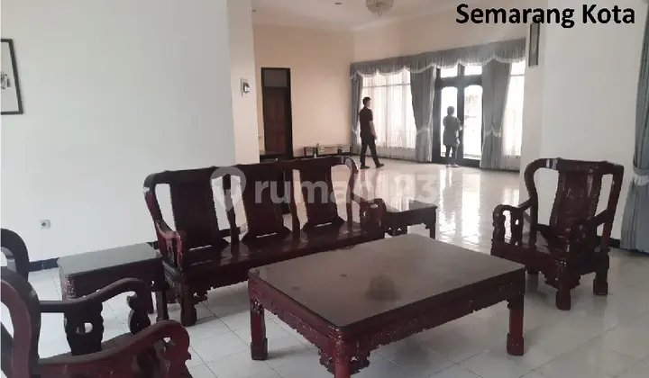 Rumah Mewah di Bukit Kayangan