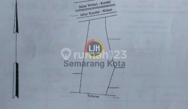 Bangunan Rumah Makan di Jalan Pantura Bangunan Rumah Makan di Jalan Pantura