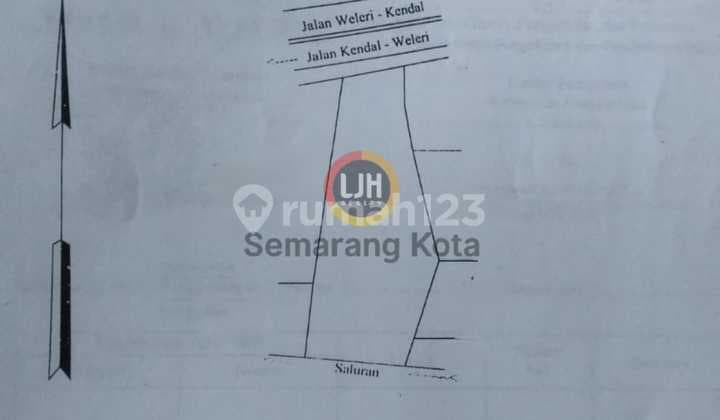 Bangunan rumah makan di Jalan Pantura