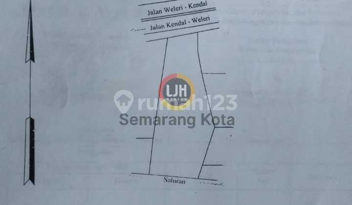Bangunan Rumah Makan di Jalan Pantura