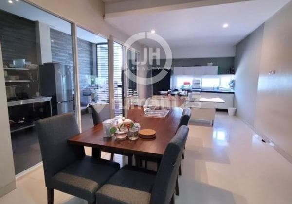 Rumah mewah di Palm Hill