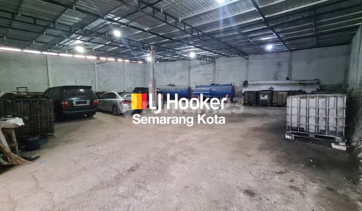 Gudang di Daerah Untung Suropati