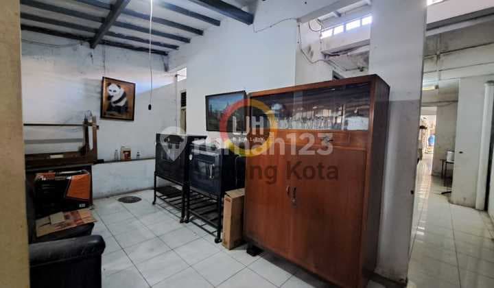Bangunan rumah di jalan Imam Bonjol