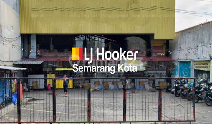 Bangunan usaha di daerah Kampung Kali