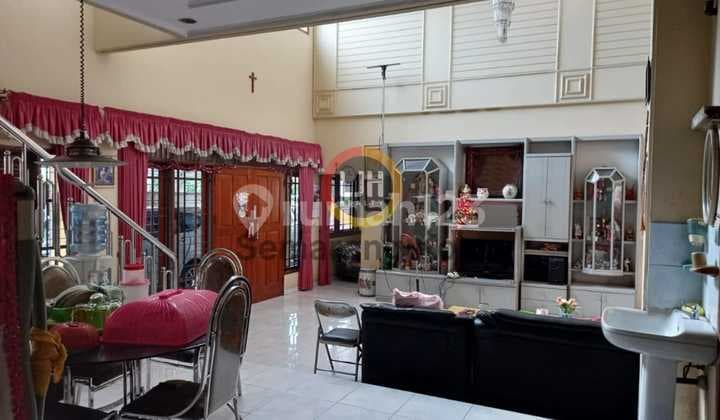 Rumah mewah di jalan Seroja
