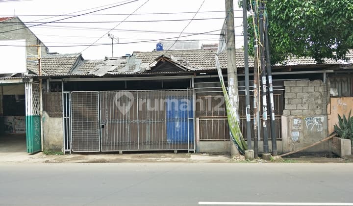 Pamulang Benda Raya Main Road House, Strategically Located Near the Mayor's Office.