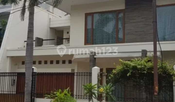 Ready-to-Occupy House in Green Garden West Jakarta Negotiable Strategic
