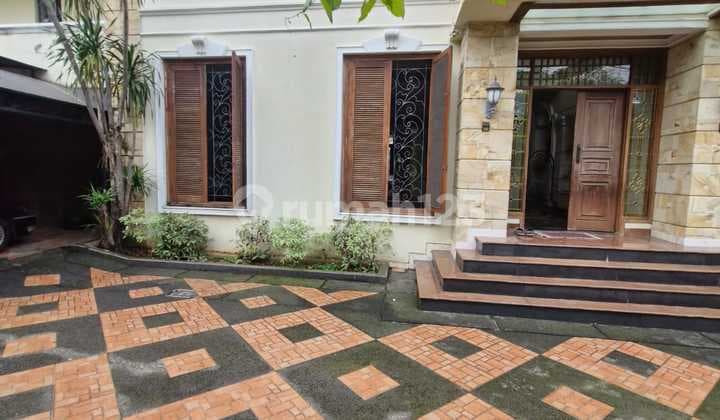 Jual Cepat Rumah Mewah Klasik di Jl. Minyak Duren Tiga, Tanah Luas Dekat Taman