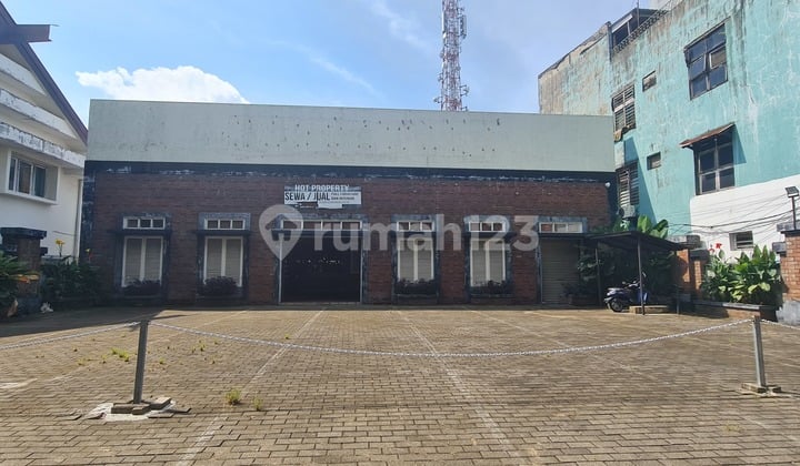 Dijual eks Kafe strategis dgn Parkiran Luas di Monginsidi