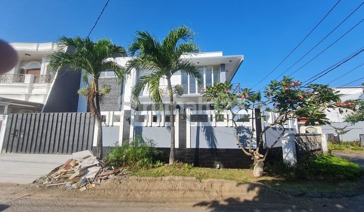 Rumah Mewah 2 lantai posisi sudut di Jl Pinus Tanjung Bunga,