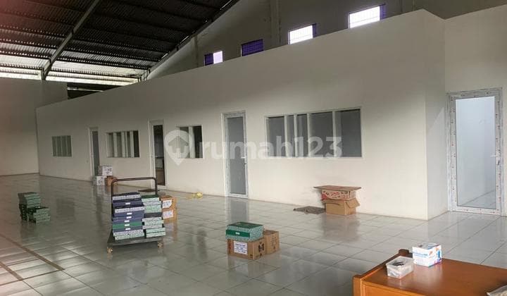 Gudang Halaman Bersama di Arteri Yos Sudarso