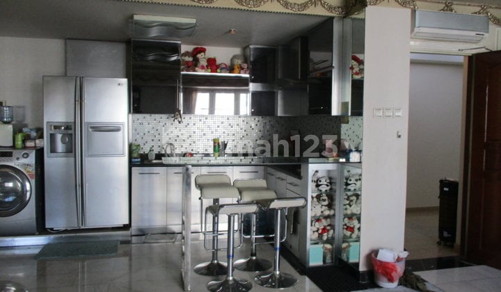 Selling Penthouse Apartment Waterplace Tower A, Pakuwon Indah
