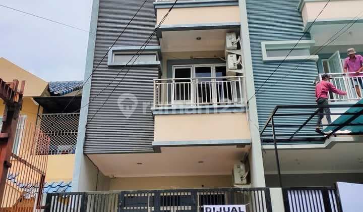 Ruko di Taman Surya 5, Jakarta Barat