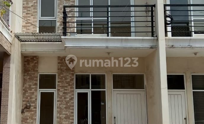 Rumah Bagus di Royal Palm, Jakarta Barat