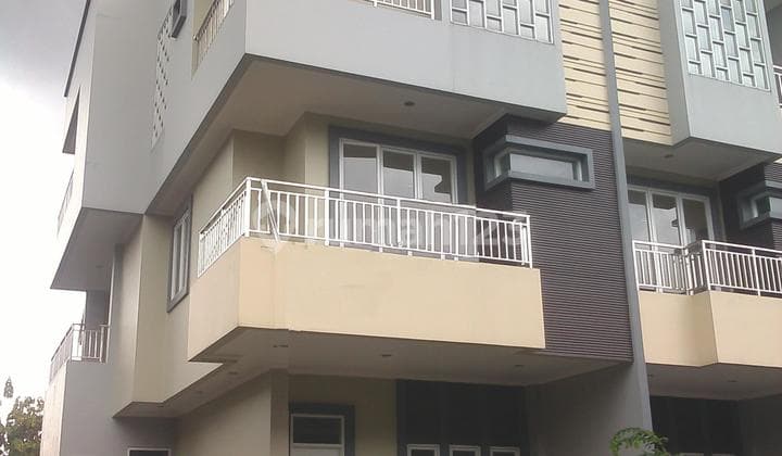 Rumah Bagus SHM dengan 4k.mandi dalam