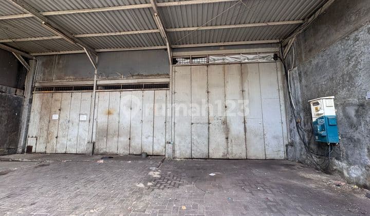 300 m2 Warehouse in Kalideres, West Jakarta