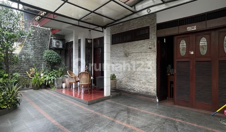 Rumah Dekat Scbd - di Jl. Ciomas - Wolter Mangunsidi kebayoran Baru Jakarta selatan, Kebayoran Baru