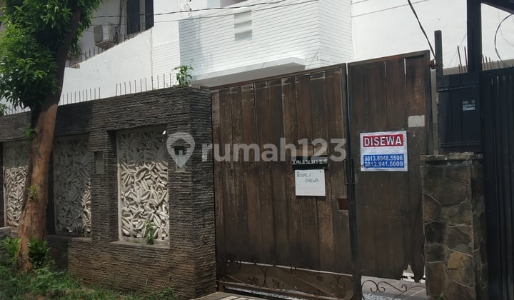 Rumah Prajadalam Lt. 138 M Lb.220 M2, 2,5 Lantai , 2,9 M