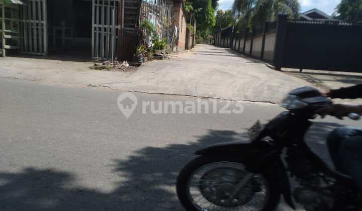 Land Plot 240 m2 Jl.kampar III Tenayan City Pekan Baru , 300 thousand per m2 or around 72 million.