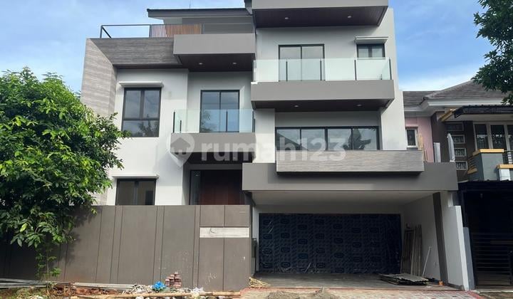 Dijual Rumah Mewah & Baru - 3 Lantai di De Latinos Bsd City
