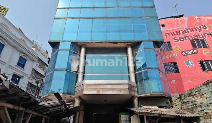 Quick Sale Shop House that can be Used as a Boarding House on Jl Taman Sari