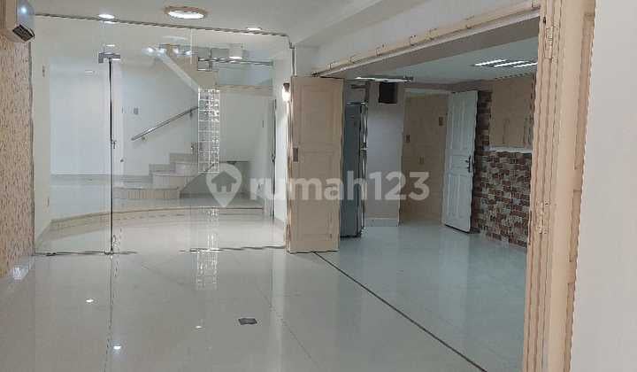 4 Bedroom House in North Tanjung Duren