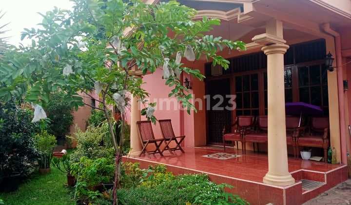 Spacious House in an Elite Area in Pulomas, East Jakarta