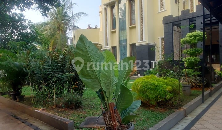 Rumah Mewah. Ada S.pool Komplek Kav. Marinir 2 Lantai Sudah Renovasi Hadap Timur Ada Kolam Renang, Lapangan Badminton Dan Lapangan Basket Ke Lantai 2 Bisa Lewat Tangga Dan Lift Lingkungan Tenamg