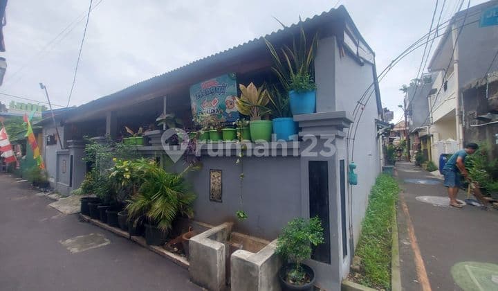 Rumah di JL. Delima V Malaka Sari SHM...cocok untuk kost2an...strategis, 50 meter dari SMA 44 ,100 meter dari pasar perumnas 150 dari kampus UHAMKA