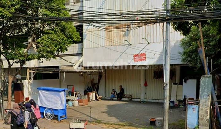 Old House Land Calculation on Jl. Kramat Kwitang Raya. Very Strategic Location, Suitable for Rebuilding as Rental Rooms, Business, or Office.