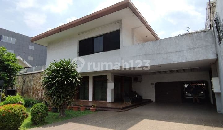 Tempat Usaha Jalan Raya