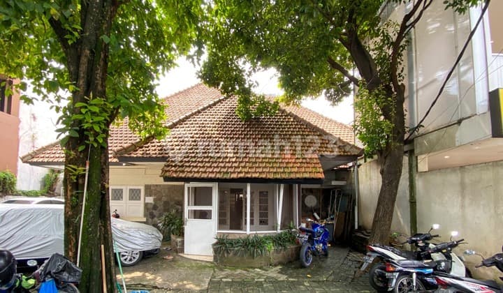 Rumah di Keb Baru untuk Usaha