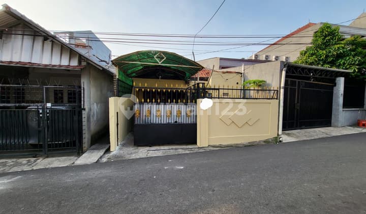 Rumah Klasik Di Kebayoran Lama Dekat Permata Hijau