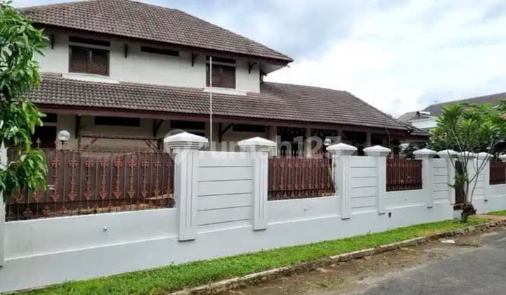 Rumah Klasik Di Cinere. Tenang Dekat Toll.