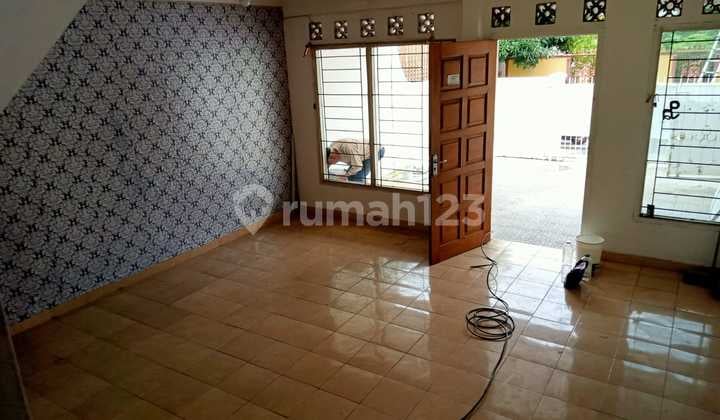 Rumah di Duren Sawit, Jalan Lebar, Bebas Banjir, Strategis.