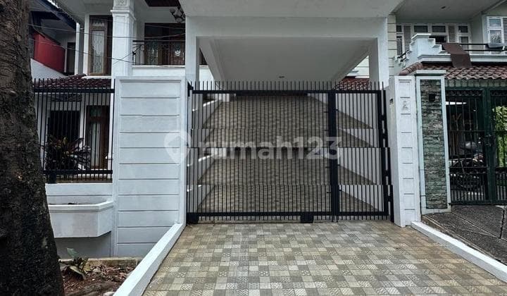 Rumah Sewa 2 Lantai Area Tenang Jalan Lebar di Pondok Indah