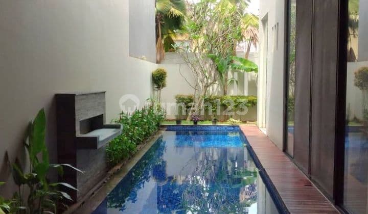 Rumah Mewah Bagus ada Pool di Jeruk Purut
