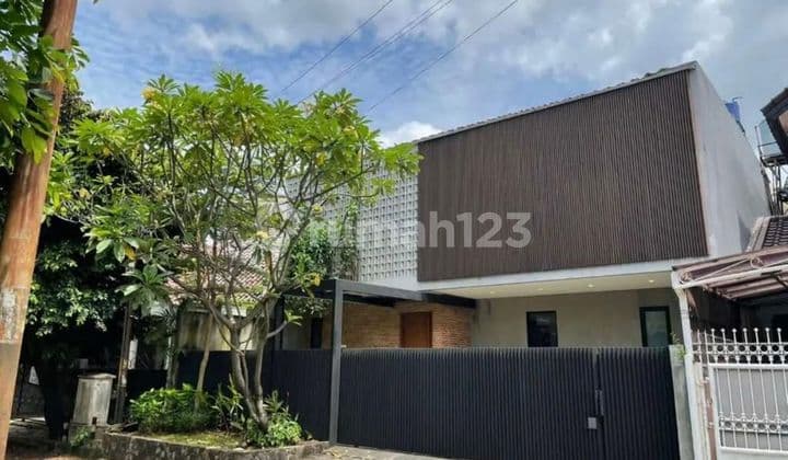 Modern Minimalist House in a Complex in Lebak Bulus