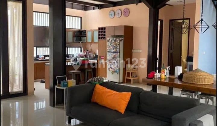 Rumah Berkonsep Industrial Minimalis Modern di Bintaro