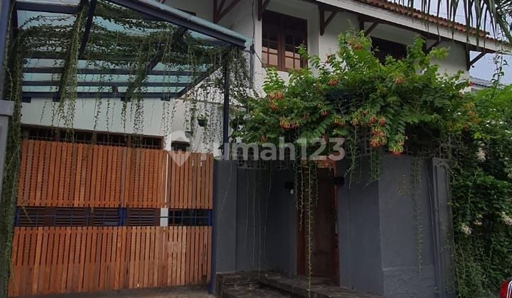 Rumah Nyaman Bagus Berkonsep Industrial Modern Cinere